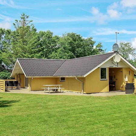 Ferienhaus Three-bedroom Holiday In 103 *